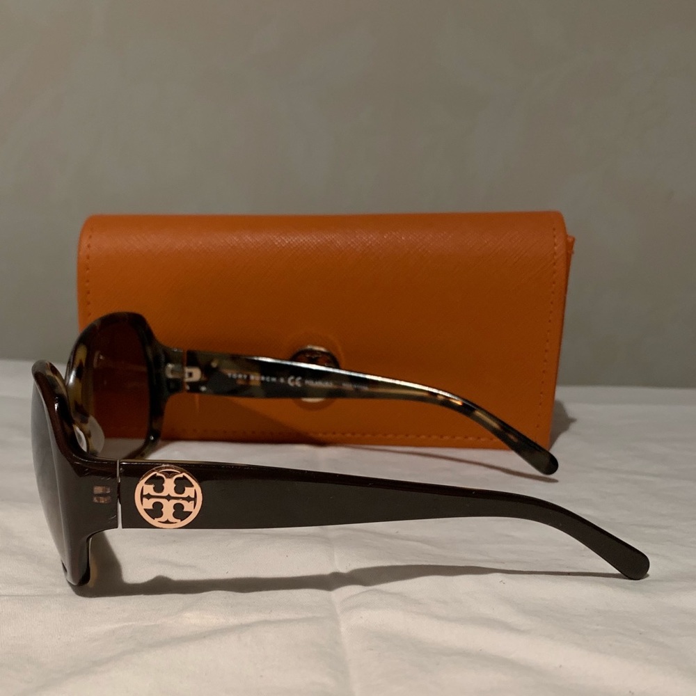 😎😎😎Tory Burch Polarized Sunglasses - Picture 5 of 8